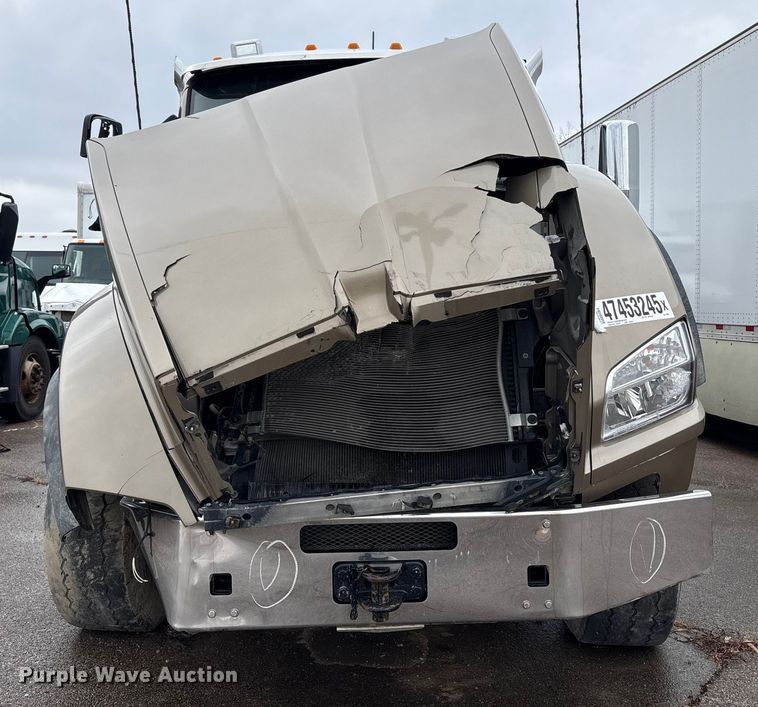 image for item YA1714 2022 Kenworth T880 dump truck