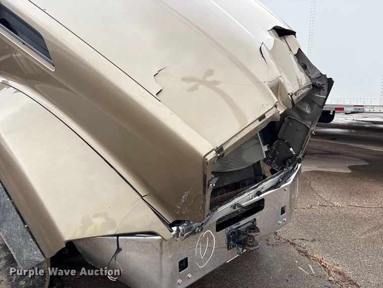 image for item YA1714 2022 Kenworth T880 dump truck