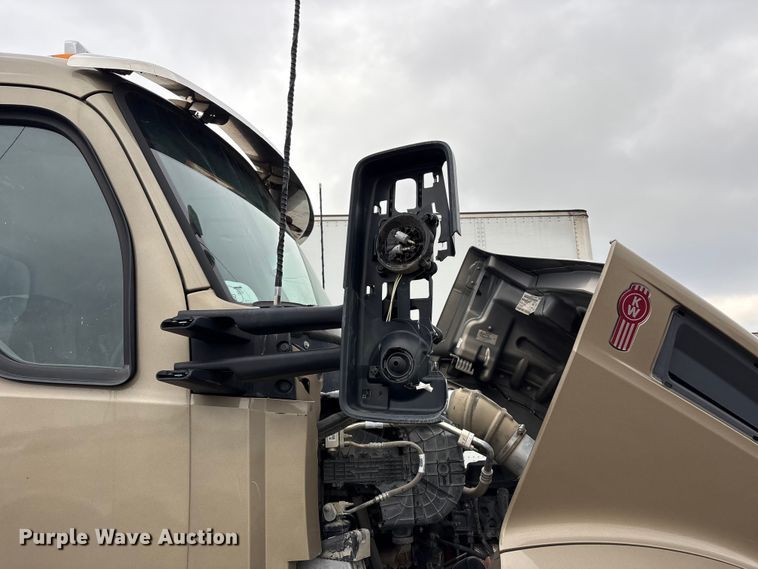 image for item YA1714 2022 Kenworth T880 dump truck