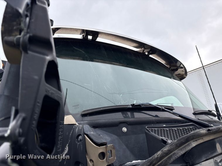 image for item YA1714 2022 Kenworth T880 dump truck