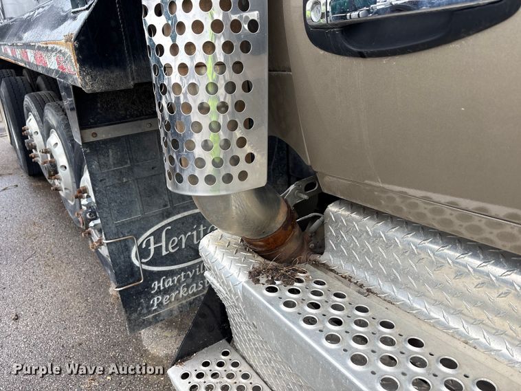 image for item YA1714 2022 Kenworth T880 dump truck