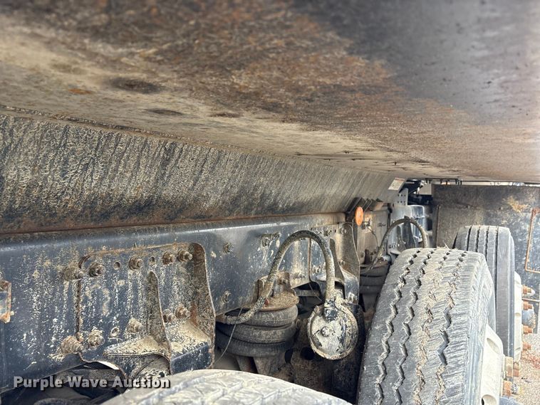 image for item YA1714 2022 Kenworth T880 dump truck