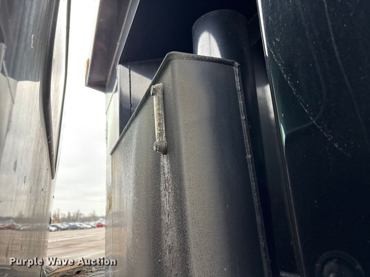 image for item YA1714 2022 Kenworth T880 dump truck