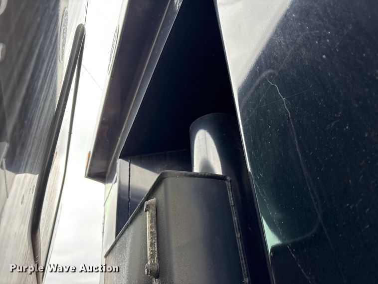 image for item YA1714 2022 Kenworth T880 dump truck