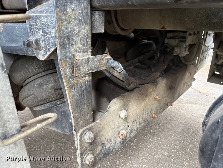 image for item YA1714 2022 Kenworth T880 dump truck