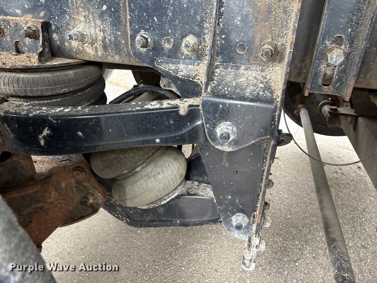 image for item YA1714 2022 Kenworth T880 dump truck