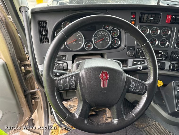 image for item YA1714 2022 Kenworth T880 dump truck