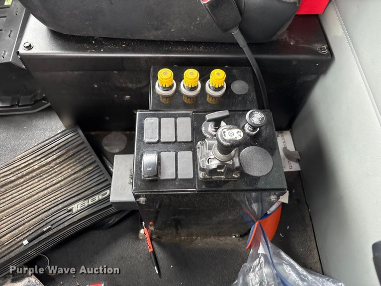 image for item YA1714 2022 Kenworth T880 dump truck