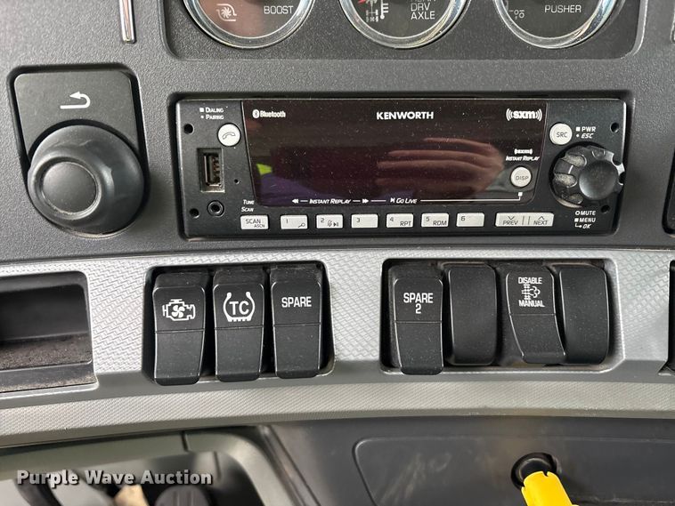 image for item YA1714 2022 Kenworth T880 dump truck