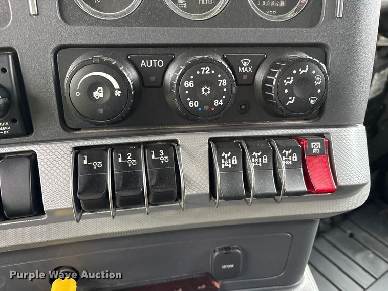 image for item YA1714 2022 Kenworth T880 dump truck