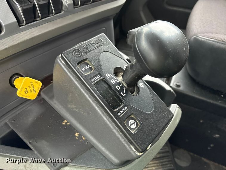 image for item YA1714 2022 Kenworth T880 dump truck