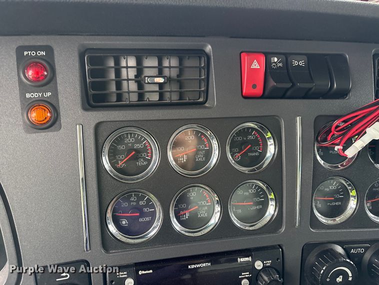 image for item YA1714 2022 Kenworth T880 dump truck