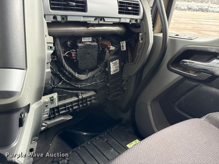 image for item YA1714 2022 Kenworth T880 dump truck