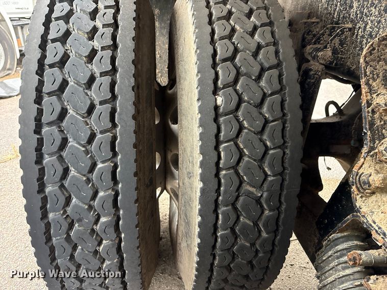 image for item YA1714 2022 Kenworth T880 dump truck