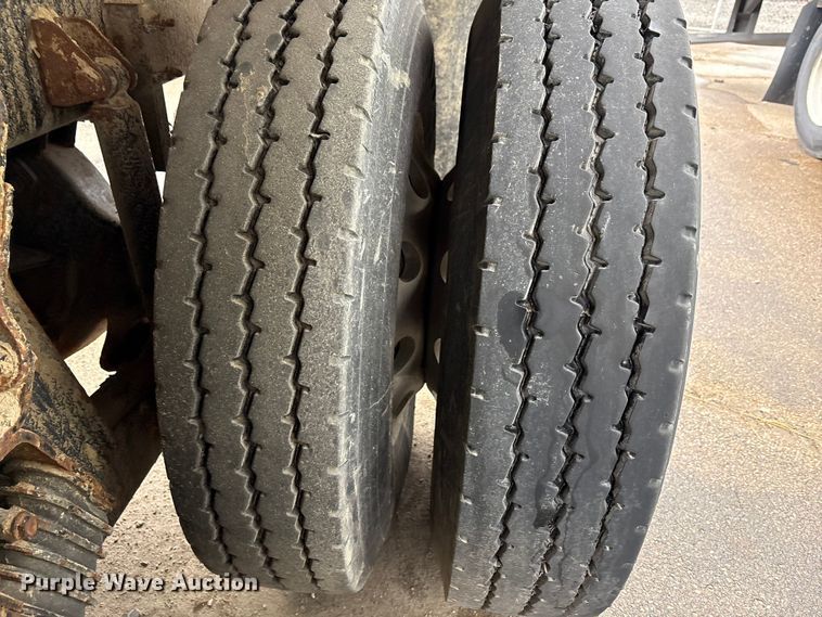 image for item YA1714 2022 Kenworth T880 dump truck