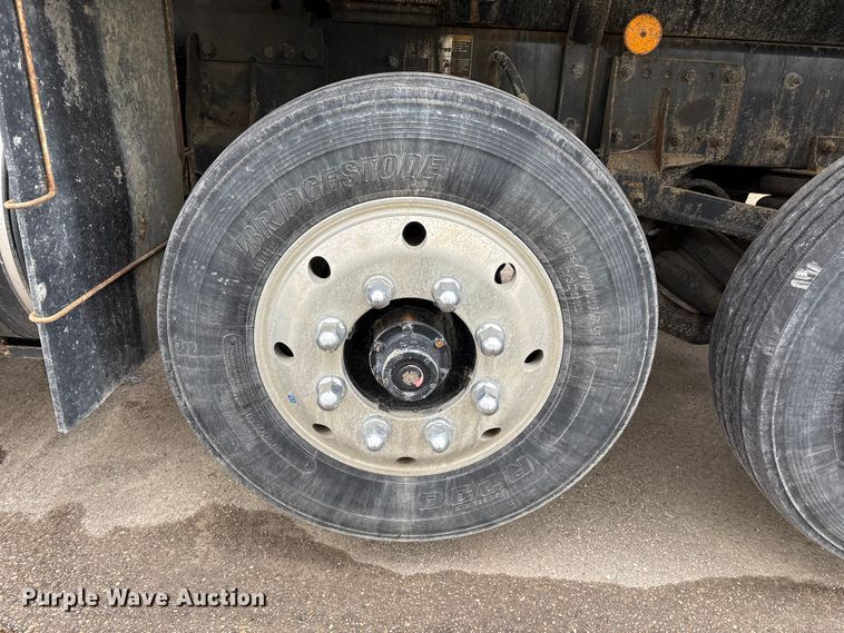 image for item YA1714 2022 Kenworth T880 dump truck