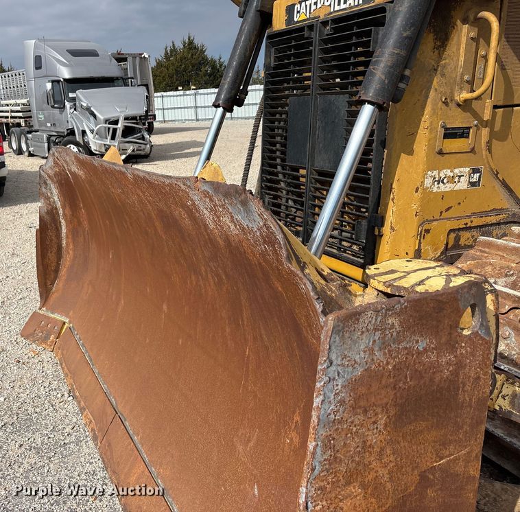 image for item YA1951 2012 Caterpillar D6T dozer