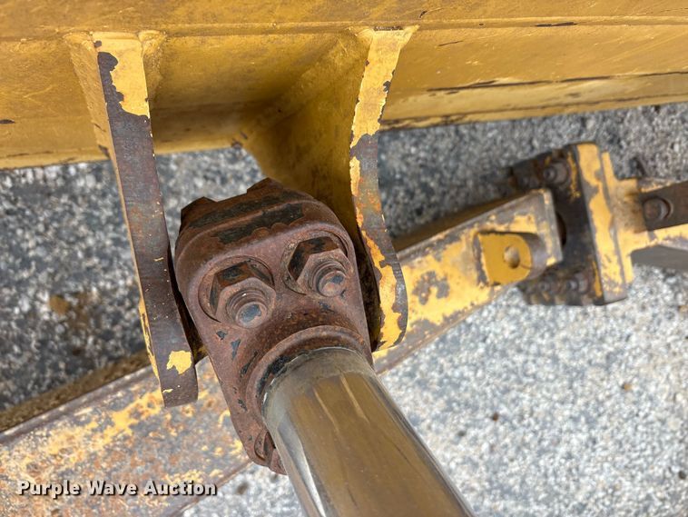 image for item YA1951 2012 Caterpillar D6T dozer