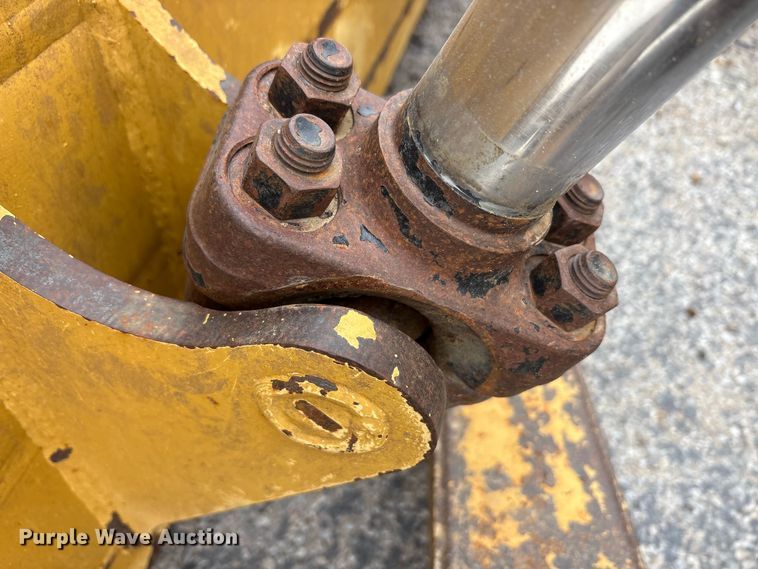 image for item YA1951 2012 Caterpillar D6T dozer