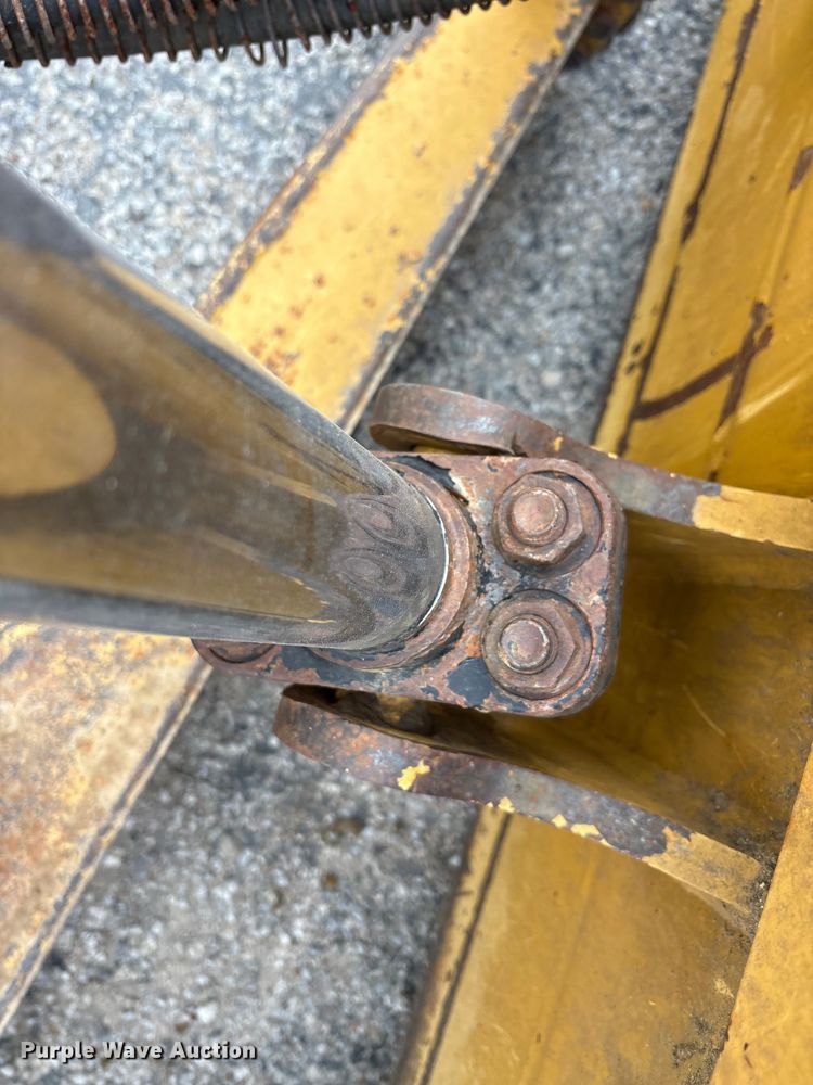 image for item YA1951 2012 Caterpillar D6T dozer