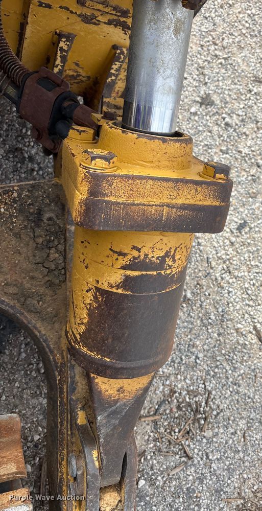 image for item YA1951 2012 Caterpillar D6T dozer