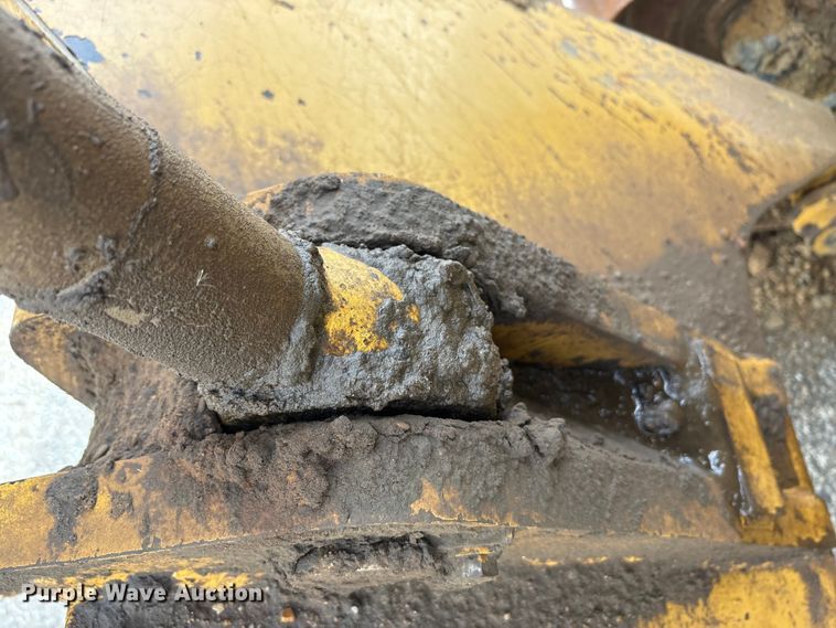 image for item YA1951 2012 Caterpillar D6T dozer