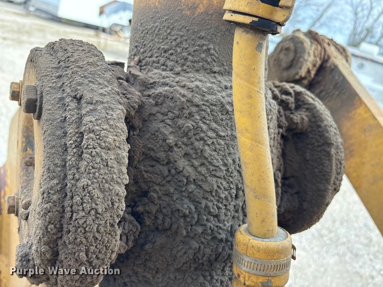 image for item YA1951 2012 Caterpillar D6T dozer