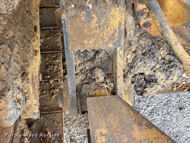 image for item YA1951 2012 Caterpillar D6T dozer