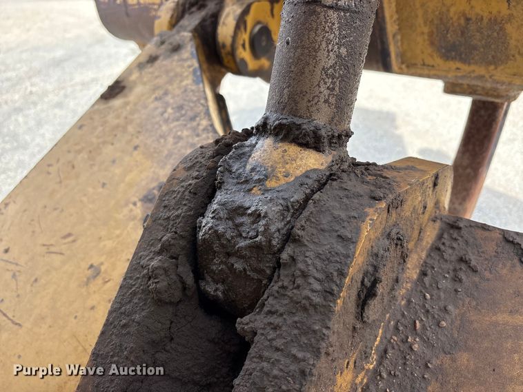 image for item YA1951 2012 Caterpillar D6T dozer