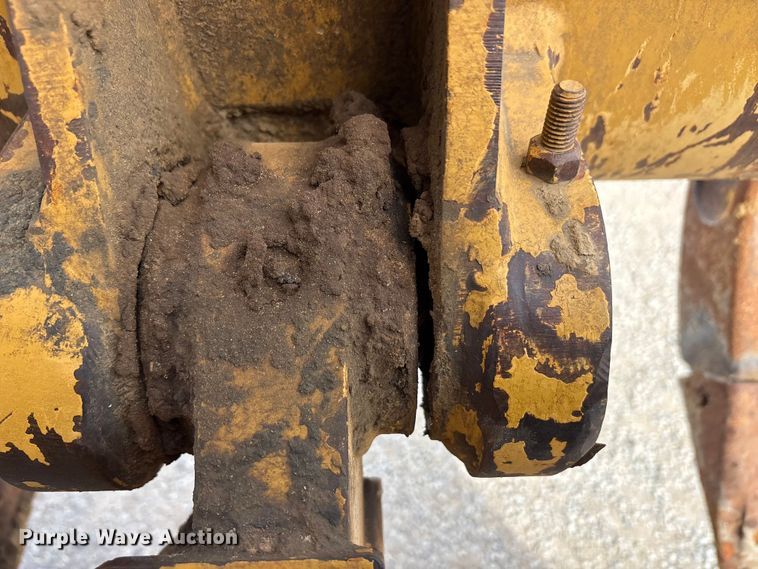 image for item YA1951 2012 Caterpillar D6T dozer