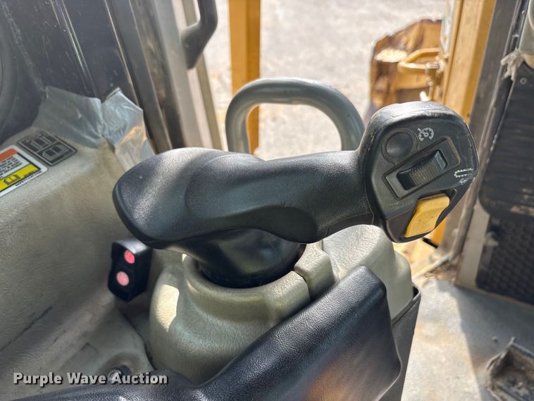 image for item YA1951 2012 Caterpillar D6T dozer