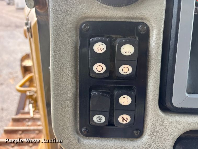 image for item YA1951 2012 Caterpillar D6T dozer