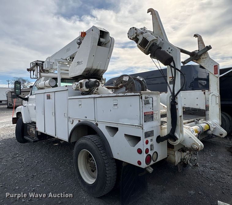 image for item YA1967 2007 Chevrolet C7500 cable placer bucket truck