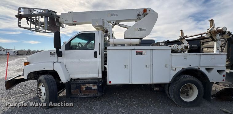 image for item YA1967 2007 Chevrolet C7500 cable placer bucket truck