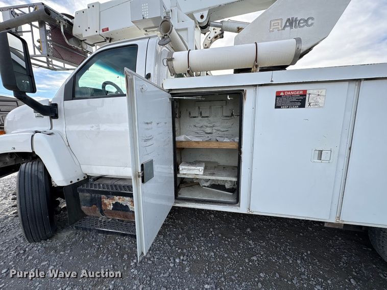 image for item YA1967 2007 Chevrolet C7500 cable placer bucket truck