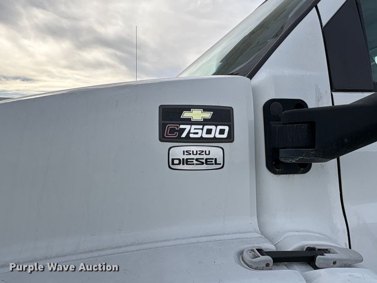 image for item YA1967 2007 Chevrolet C7500 cable placer bucket truck