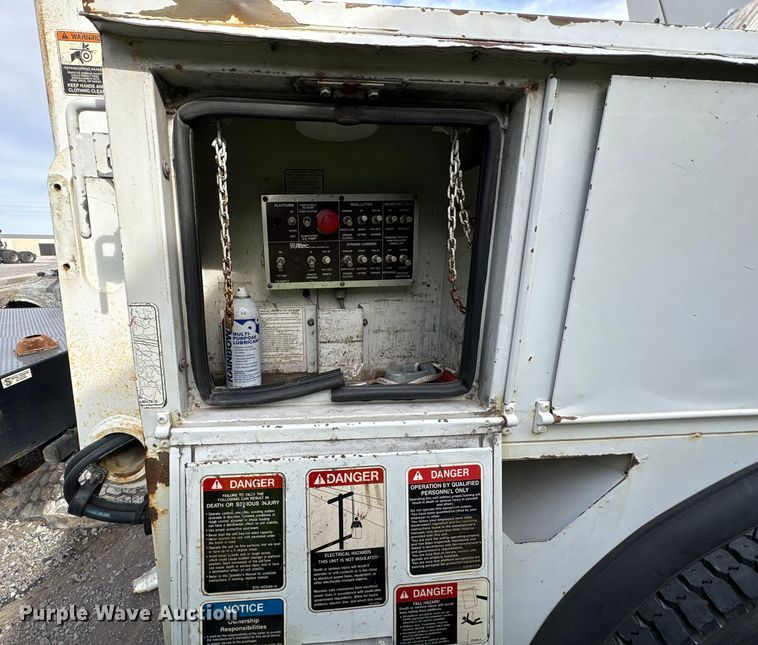 image for item YA1967 2007 Chevrolet C7500 cable placer bucket truck