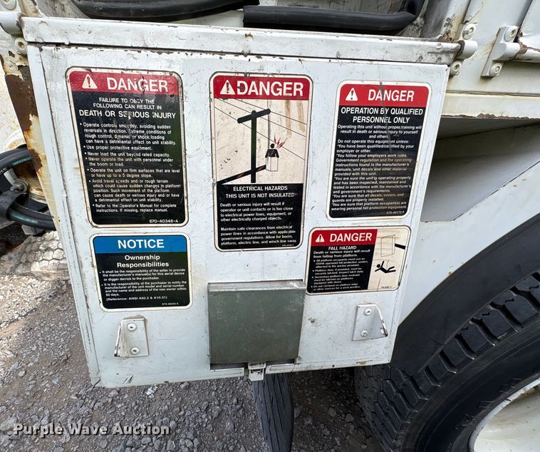 image for item YA1967 2007 Chevrolet C7500 cable placer bucket truck