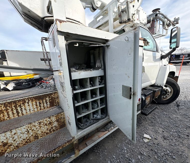 image for item YA1967 2007 Chevrolet C7500 cable placer bucket truck