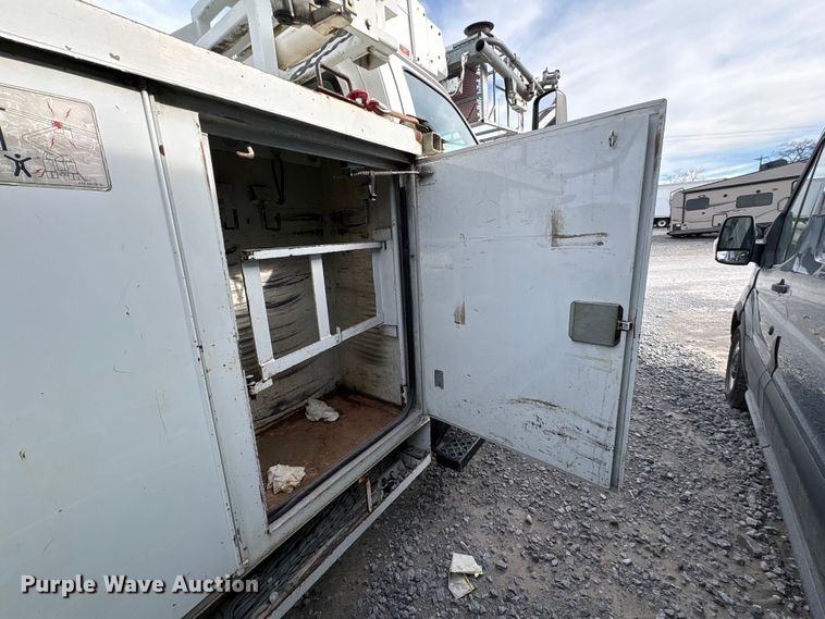 image for item YA1967 2007 Chevrolet C7500 cable placer bucket truck