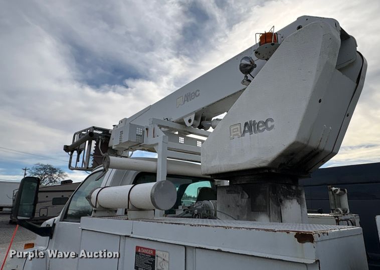 image for item YA1967 2007 Chevrolet C7500 cable placer bucket truck