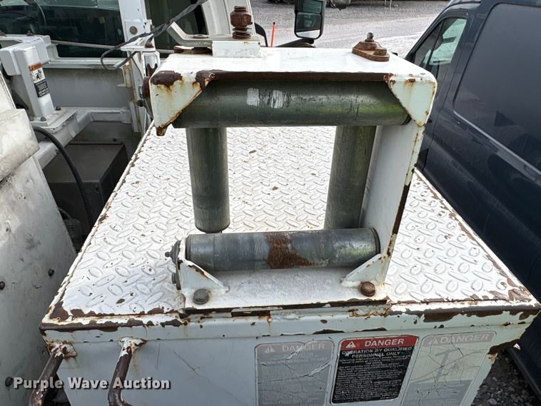 image for item YA1967 2007 Chevrolet C7500 cable placer bucket truck