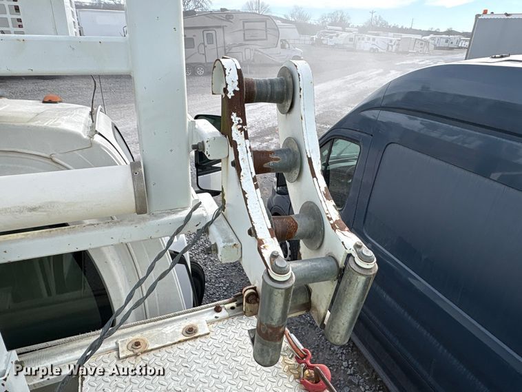image for item YA1967 2007 Chevrolet C7500 cable placer bucket truck