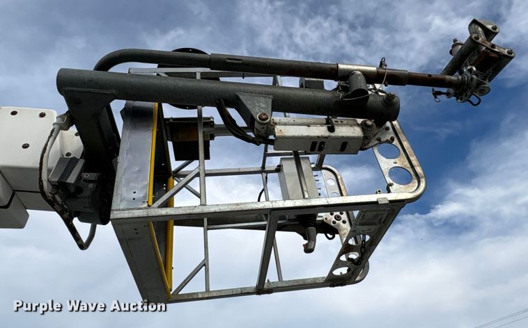 image for item YA1967 2007 Chevrolet C7500 cable placer bucket truck