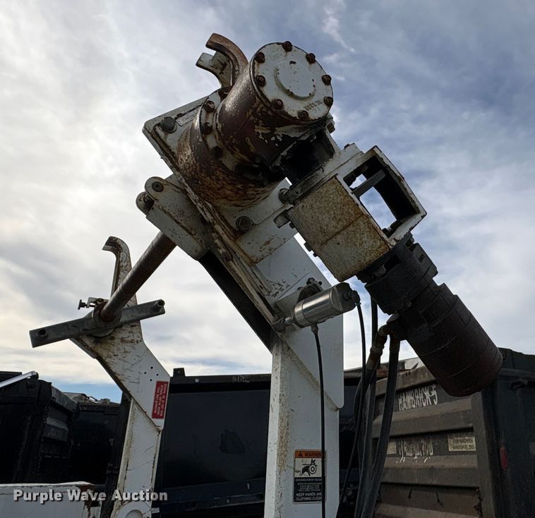image for item YA1967 2007 Chevrolet C7500 cable placer bucket truck