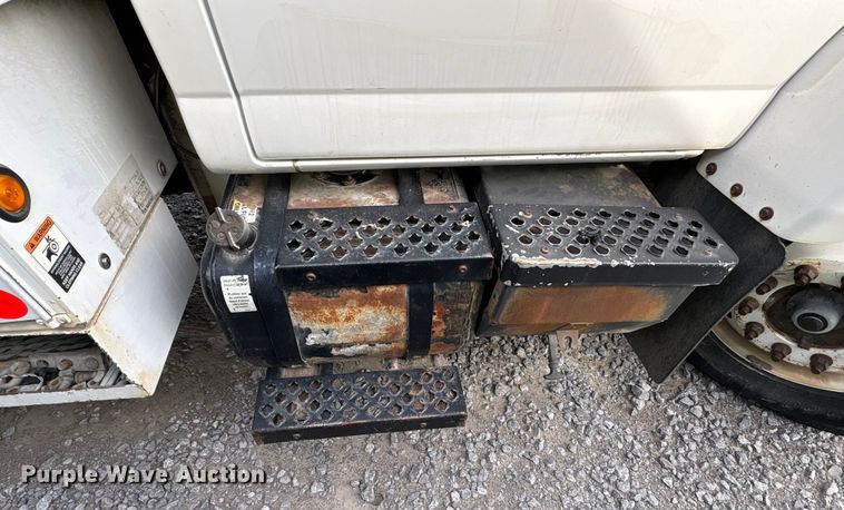 image for item YA1967 2007 Chevrolet C7500 cable placer bucket truck