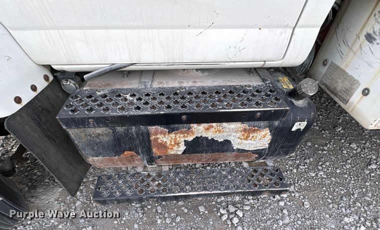 image for item YA1967 2007 Chevrolet C7500 cable placer bucket truck