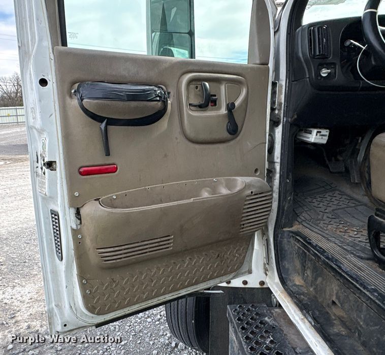 image for item YA1967 2007 Chevrolet C7500 cable placer bucket truck