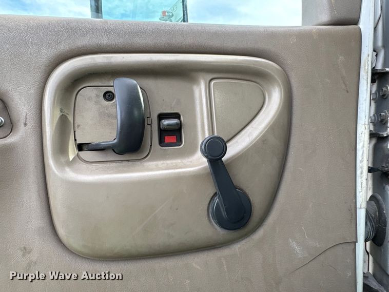 image for item YA1967 2007 Chevrolet C7500 cable placer bucket truck