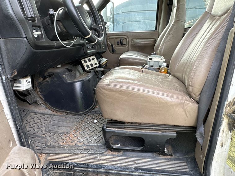 image for item YA1967 2007 Chevrolet C7500 cable placer bucket truck